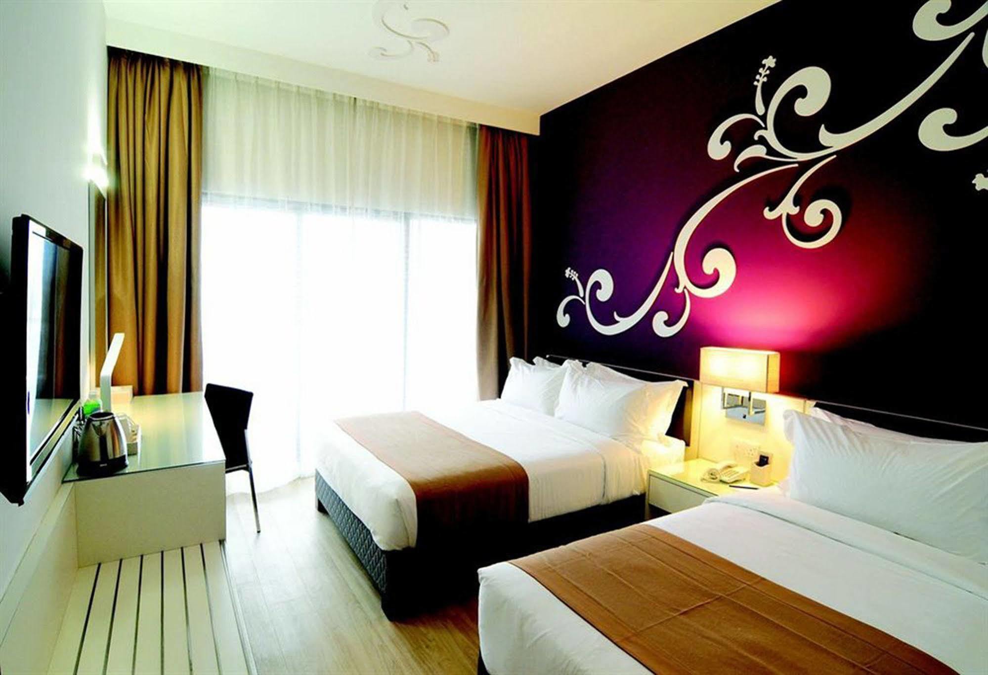 Kings Green Hotel City Centre Melaka Екстериор снимка