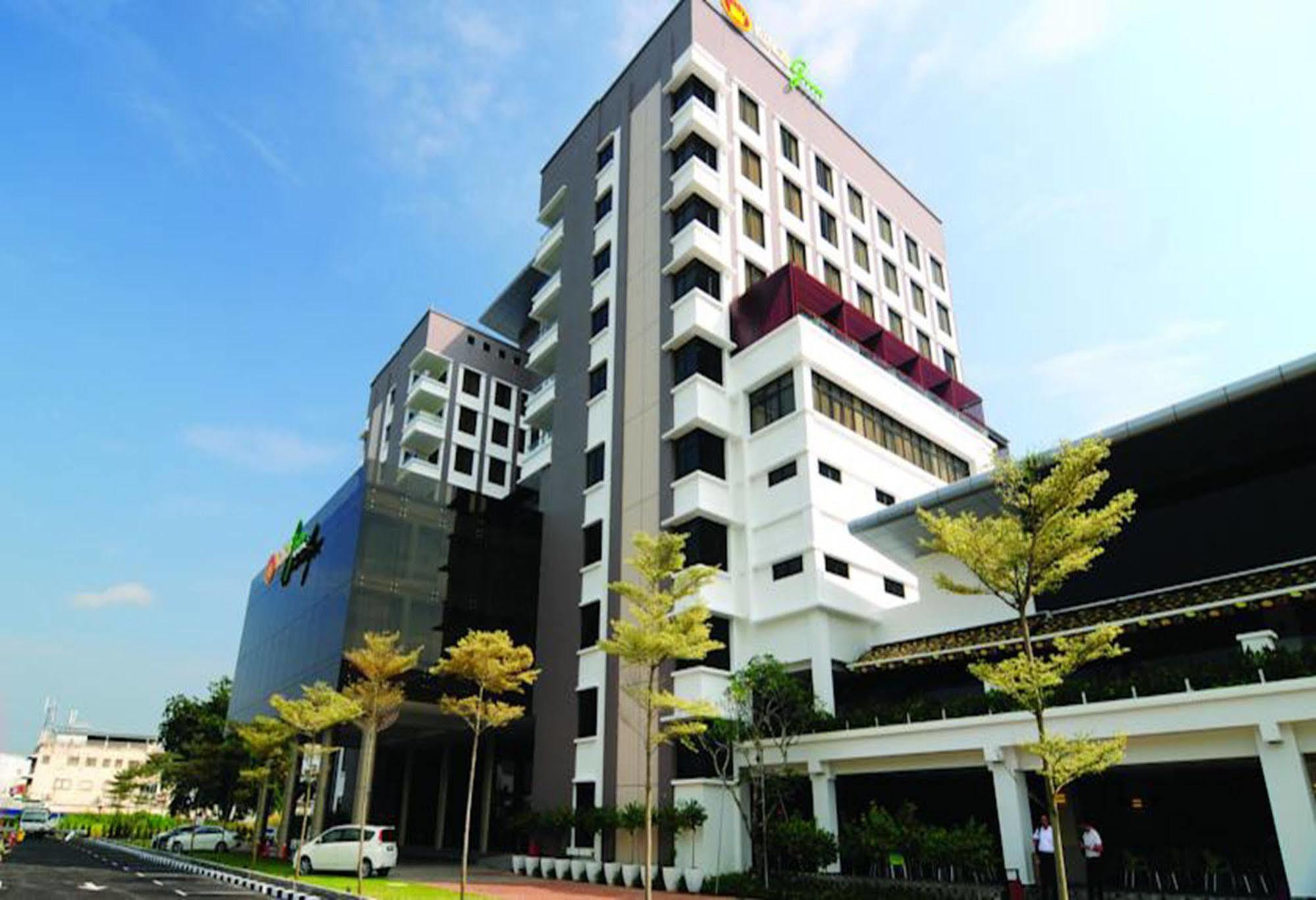 Kings Green Hotel City Centre Melaka Екстериор снимка